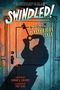 "SWINDLED! A Most Mysterious Tale" in großen Buchstaben. Eine Hand hält einen großen Schlüssel vor einer Tür., Buch