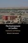 Text: "The Environment in Conflict: Implications and Pathways" von Richard A. Marcantonio. Stapel von Containern in Wüstenlandschaft., Buch