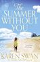 "The Summer Without You" und "Everything will change...". Eine Frau am Strand schaut aufs Meer, Haus in der Ferne., Buch