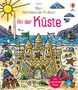 "Mein Farbenzauber-Malbuch: An der Küste" in bunten Lettern. Illustration einer Sandburg am Strand mit Meer und Sonne., Buch