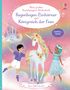 „Mein großes Anziehpuppen-Stickerbuch: Regenbogen-Einhörner und Königreich der Feen, Doppelband, über 590 Sticker“. Zwei Feen und Einhorn vor Schloss., Buch