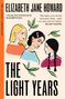 "THE CAZALET CHRONICLES", "ELIZABETH JANE HOWARD", "THE LIGHT YEARS". Drei stilisierte Frauenprofile und grüne Blätter.