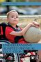 "Understanding Adapted Physical Education", ein Kind im Rollstuhl hält einen Fußball. , Buch