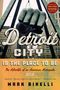 "Detroit City Is the Place to Be" von Mark Binelli. Eine große Faust-Skulptur vor Hochhäusern im Hintergrund.
