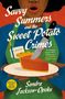 „Savvy Summers and the Sweet Potato Crimes“, Illustration mit Frau, Kuchenscheibe und Messer, Textauszug mit Lob., Buch