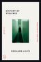 „HISTORY OF VIOLENCE“, „TRANSLATED BY LORIN STEIN“, „A Novel“, „ÉDOUARD LOUIS“ mit einem unscharfen grünen Korridor., Buch