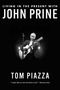 Text: "Living in the Present with John Prine, Tom Piazza." Schwarz-weiß Bild eines Mannes mit Gitarre., Buch