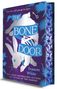 „How far will you go to open... THE BONE DOOR. Frances White. USA Today bestselling author.“ Illustration eines Hasens., Buch