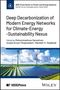 "Deep Decarbonization of Modern Energy Networks" von IEEE Press und Wiley. Windräder und Solarfelder unter blauem Himmel., Buch
