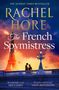 "The Sunday Times Bestseller" in Gold, "Rachel Hore" und "The French Spymistress". Paar auf Brücke, Himmel im Hintergrund.