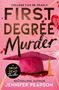 „College Can Be Deadly. First Degree Murder. A Drop Dead Thriller. Bestselling Author Jennifer Pearson.“ Ein rosa Doktorhut mit Blutflecken., Buch