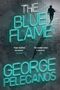 „The Blue Flame“ und „George Pelecanos“ leuchten in blauer Neonschrift. Eine Silhouette geht über eine Kartenhintergrund.