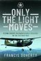 Text: "ONLY THE LIGHT MOVES. FLYING COVERT RECONNAISSANCE MISSIONS IN THE VIETNAM WAR. FRANCIS DOHERTY." Flugzeug im Flug., Buch