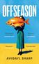 "OFFSEASON" und "AVIGAYL SHARP" stehen auf blauem Hintergrund. Frau in Kleid hält riesigen orangen Fisch.