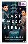Titel: EAST WEST STREET. Autor: PHILIPPE SANDS. Oben Zitate von John le Carré, Antony Beevor, Elif Shafak. Hintergrund: unscharfe Personen.