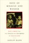 "Days of Miracle and Wonder. Paul Simon and the Trials and Triumphs of Graceland. Ashley Kahn." Schwarz-Weiß-Foto von zwei lachenden Musikern.