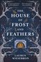 Text: "The House of Frost and Feathers, Lauren Wiesebron." Illustration von Schneebedeckten Bäumen und Kaminfeuer., Buch