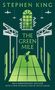"THE GREEN MILE" von Stephen King. Illustration: Ein langer grüner Korridor mit Maus, Fenster und Lampen., Buch