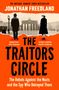 'Astonishing' Mick Herron. "The Traitors Circle". Zwei Personen auf Kopfsteinpflaster, in Schwarz-Weiß gehalten.