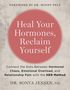 Vorwort von Dr. Mindy Pelz. "Heal Your Hormones, Reclaim Yourself." Autor: Dr. Sonya Jensen, ND. Beiger Hintergrund., Buch