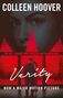 "Colleen Hoover, Verity, now a major motion picture" in Weiß auf rotem Hintergrund mit Paar im Vordergrund., Buch