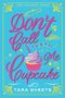 „Don't Call Me Cupcake“ und „Tara Sheets“ in verspielter Schrift. Illustration eines Cupcakes auf blauem Hintergrund., Buch