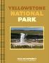 "Yellowstone National Park" in großen Buchstaben. Ein Geysir bricht inmitten von Bäumen aus, mit Gebäuden im Hintergrund., Buch
