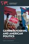 Titel: "Gerrymandering and American Politics". Demonstranten vor einem Gebäude halten Schilder mit politischen Botschaften hoch., Buch