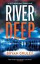 "A Bitterfrost Thriller: River Deep" von Bryan Gruley. Winterliches Landschaftsbild mit See und bewaldeten Ufern im Hintergrund., Buch