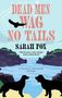 "DEAD MEN WAG NO TAILS", Sarah Fox, Zitat über Romantik und Magie. Silhouetten von Hunden an einem Strand mit Bergen im Hintergrund.