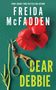"From Sunday Times bestselling author Freida McFadden. Dear Debbie." Goldene Schere und roter Mohn auf grünem Hintergrund., Buch