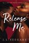 "Release Me" und "J.L. Seegars", innige Umarmung zweier Menschen, rote Hintergrundfarbe., Buch