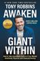 #1 New York Times Bestseller. Tony Robbins, Awaken the Giant Within. 35th Anniversary Edition. Über 4 Millionen verkauft. Foto eines lächelnden Mannes., Buch
