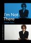 "I'm Not There", Noah Tsika. Zwei Bilder einer Person, die schwarze Sonnenbrille und Anzug trägt.