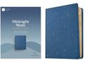 "Midnight Mom Devotional Bible" steht in weißem Text, abgebildet ist eine blaue Bibel mit kleinen, kreuzförmigen Goldakzenten.