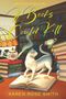 Text: "If Books Could Kill" und "Karen Rose Smith". Ein Regal voller Bücher, eine Katze auf einem Buch, Teekanne und Tasse.