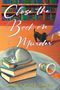"Close the Book on Murder" in geschwungener Schrift, Katze schläft auf Büchern, verschüttetes Getränk, schwarzer Hund., Buch