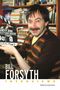 Text: "Bill Forsyth Interviews". Ein Mann mit Schnurrbart hält eine Filmklappe, Bücher im Hintergrund., Buch