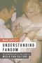 „Understanding Fandom“ von Mark Duffett, Einführung in Medienfan-Kulturstudien. Eine Frau signiert ein Autogramm., Buch