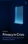 Titel: "Privacy in Crisis". Untertitel: "Law and Policy in Times of Extremism, Pandemics, and War". Blauer Raum mit Fensterjalousie.
