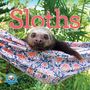 Text: "THE ORIGINAL Sloths 2026 CALENDAR Lucy Cooke." 
Ein Faultier liegt in einer bunt gemusterten Hängematte.