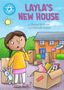 Text "LAYLA'S NEW HOUSE". Illustration: Mädchen mit Zopf, Kartons, Stoffhase, sonniges Wetter, Haus im Hintergrund.