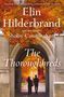 „Elin Hilderbrand und ihre Tochter Shelby Cunningham, The Thoroughbreds“. Herbstliche Blätter und Paar unter Torbogen., Buch