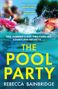 ONE YEAR. TWO FAMILIES. COUNTLESS SECRETS. THE POOL PARTY. Menschen im Wasser spritzen fröhlich herum.