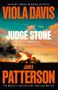 Text: Academy Award-Winning Actress Viola Davis, Judge Stone, A Small Town Trial. A Nation’s Reckoning, James Patterson.   
Ein brennendes Haus auf einem Feld., Buch
