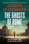 "THE GHOSTS OF ROME" von Joseph O'Connor, Rom-Kulisse, Frau in rotem Rock, Soldaten im Hintergrund., Buch