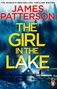 Text: "THE WORLD'S BESTSELLING THRILLER WRITER", "JAMES PATTERSON", "THE GIRL IN THE LAKE". Szene: Haus am Fluss, Person im Wald., Buch