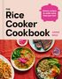 "The Rice Cooker Cookbook" von Annie Rigg. Oben ein rosa Topf mit: "Genius recipes to make more than just rice!" Unten verschiedene bunte Gerichte auf Tellern., Buch