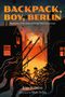 BACKPACK, BOY, BERLIN. Zwei Kinder laufen durch Trümmer. Im Hintergrund Gebäude und Flammen, dunkle, dramatische Szene., Buch