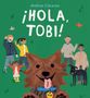 Text: "¡HOLA, TOBI!" und "Andrea Cáceres". 

Illustration: Zwei große Hunde im Vordergrund, drei Menschen und ein kleines Kind im Hintergrund, alle winken.